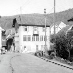 Uhrenfabrik Buser, vis &agrave; vis Gastof Ryfenstein...