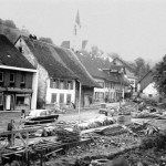 Grossbaustelle Dorplatzsanierung 1959, links hinten das totalsanierte "R&ouml;ssli".
